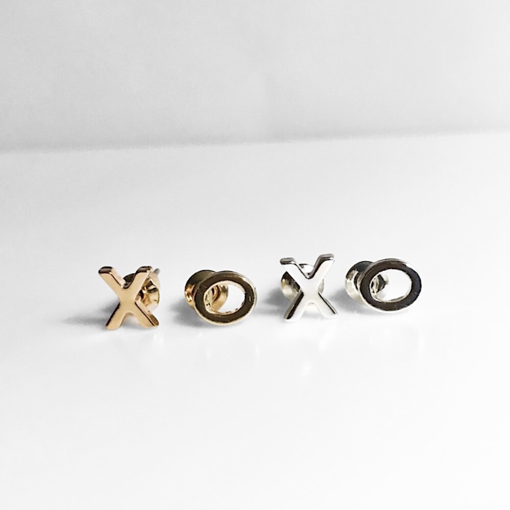 “Hug & Kiss” X & O Minimalist Love Stud Earring - Picture 1 of 8